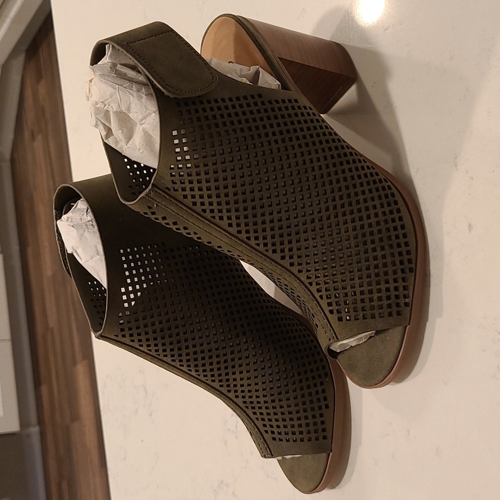 Cityclassified Block Heel Sandals
